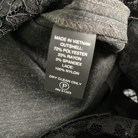 Vince Camuto skirt w lace detail. Size 0 or Small - Picture 6 of 6